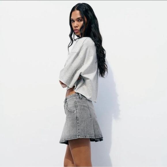 Zara Distressed Pinstriped Black Denim Box Pleated Mini Skirt Raw Hem Sz Medium - Picture 5 of 6